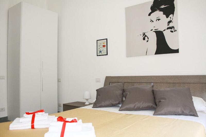 Salotto Piramide B&B - Oda