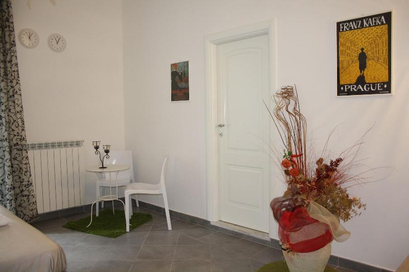 Salotto Piramide B&B - Oda
