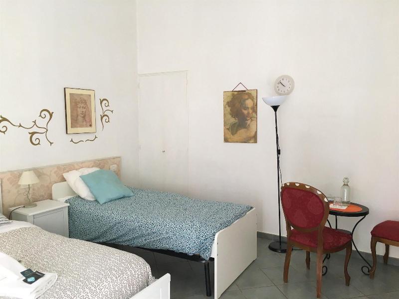 Salotto Piramide B&B - Oda