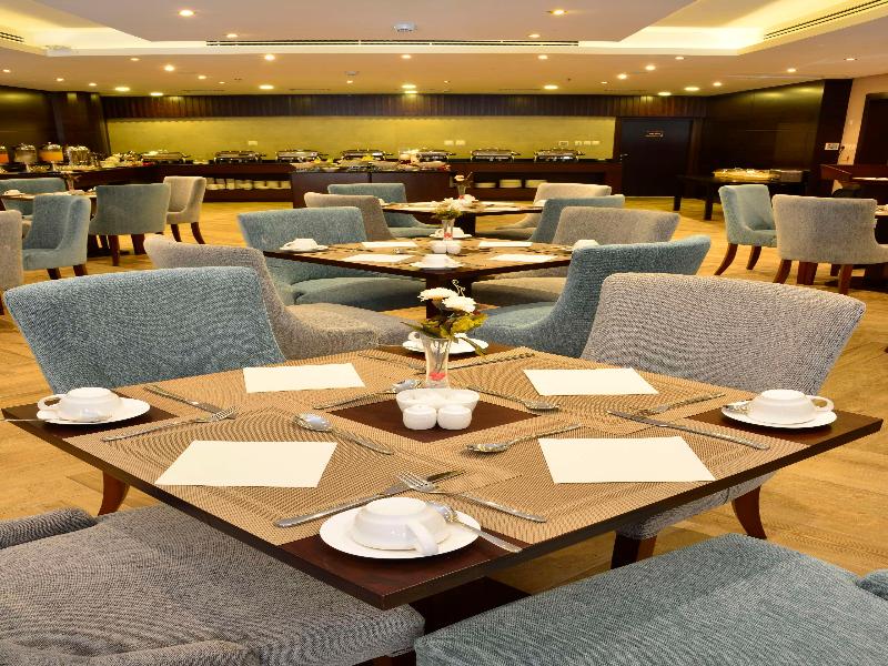 Naviti Warwick Dammam - Restoran
