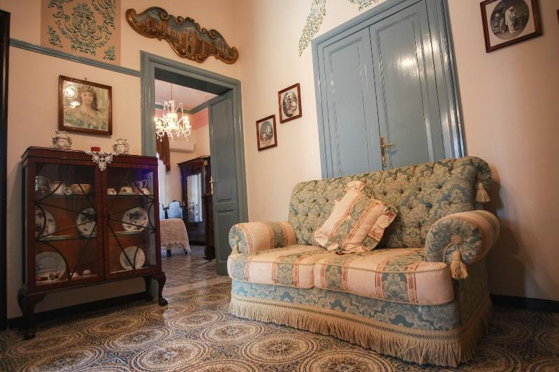 Alexander Art Nouveau Suites - Lobi