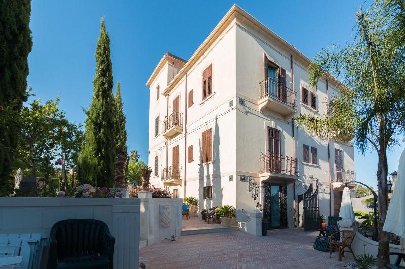 Alexander Art Nouveau Suites - Genel