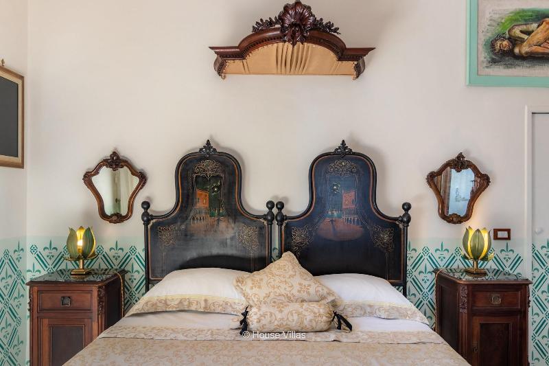 Alexander Art Nouveau Suites - Genel