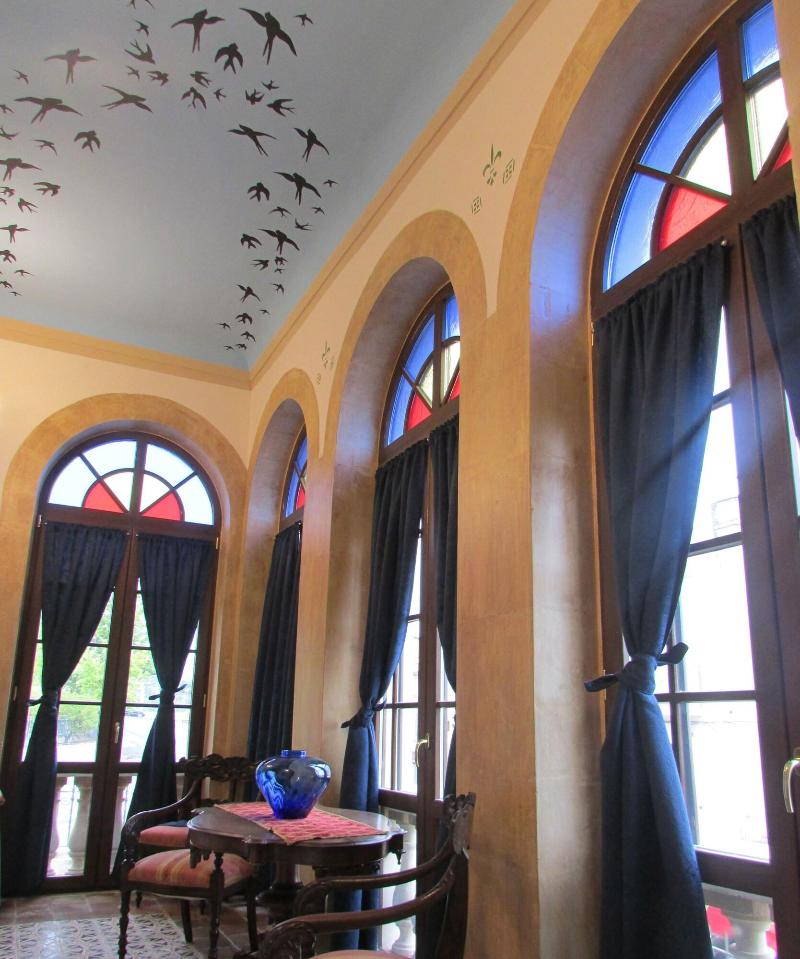 Alexander Art Nouveau Suites - Oda