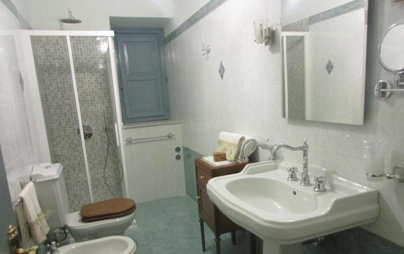 Alexander Art Nouveau Suites - Oda