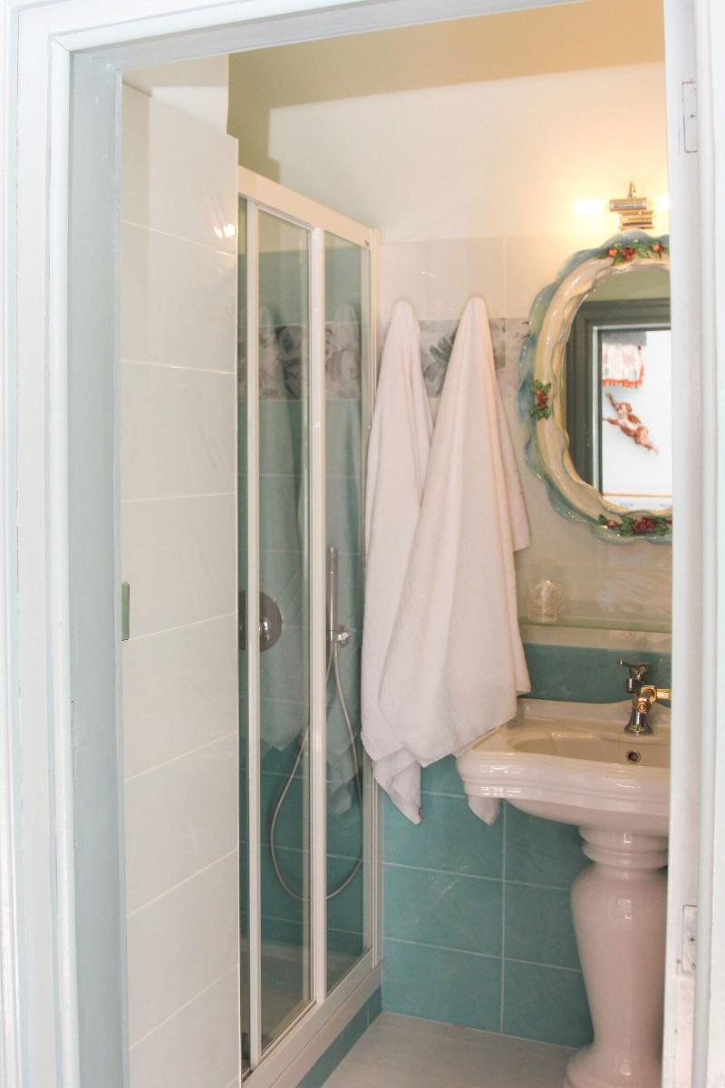 Alexander Art Nouveau Suites - Oda