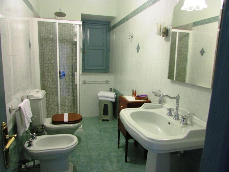Alexander Art Nouveau Suites - Oda