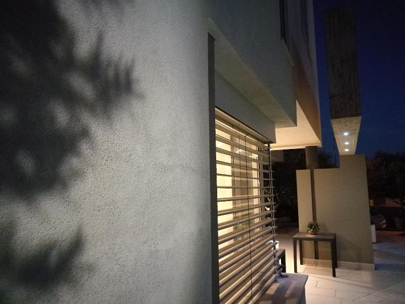 Art House Margine Rosso - Genel