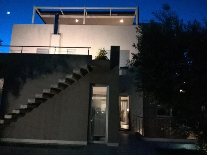 Art House Margine Rosso - Genel