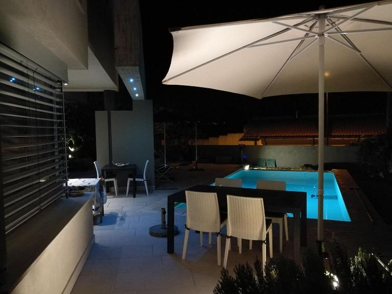 Art House Margine Rosso - Genel
