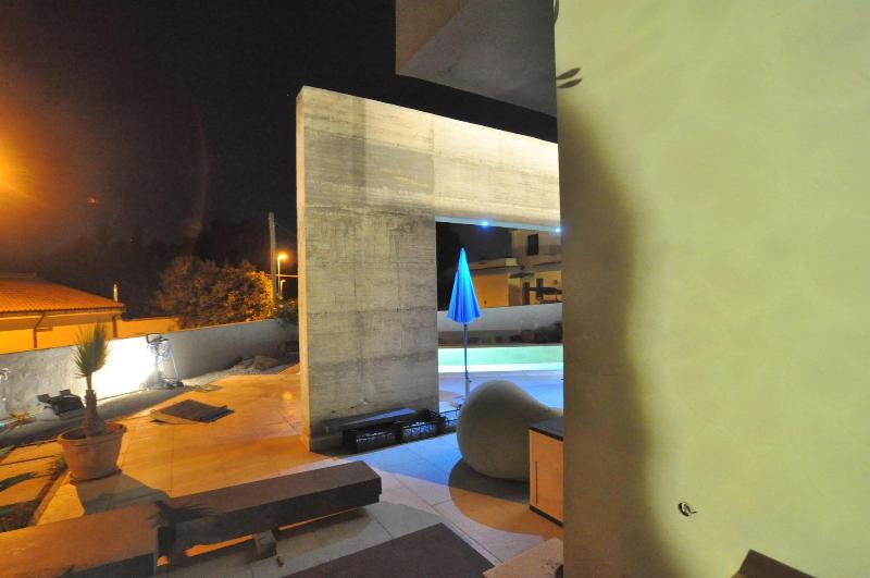 Art House Margine Rosso - Genel