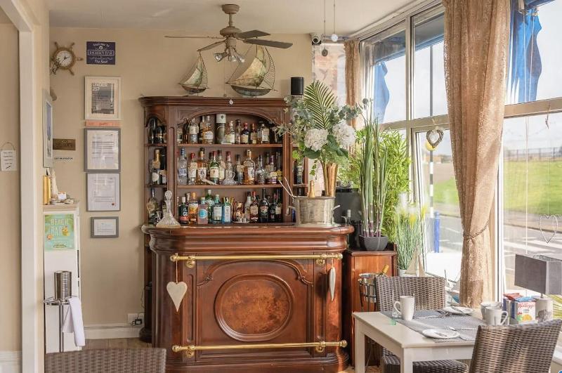 The New England - Bar