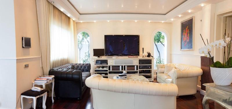 White House Luxury Hospitality - Lobi