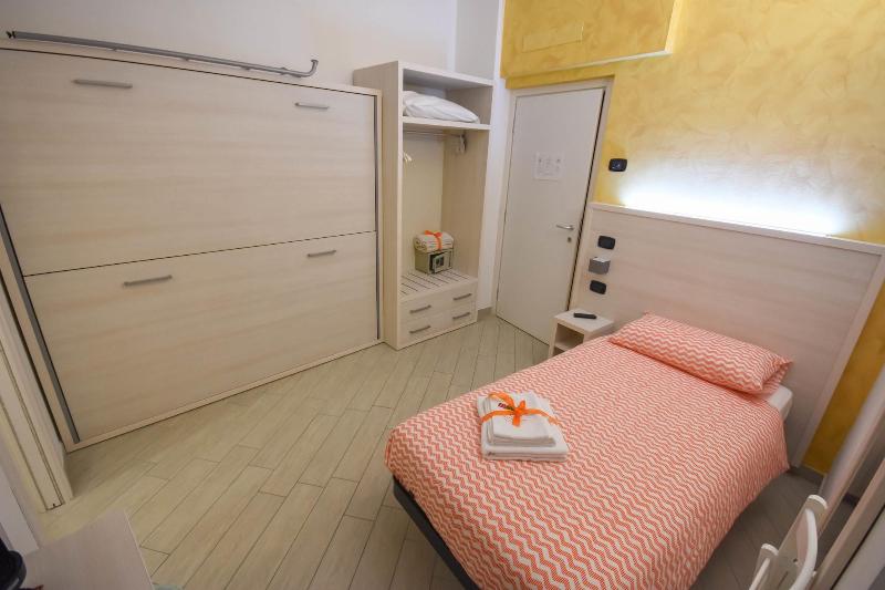 BelSorrisoVarese - Dormire Felice Rooms&Apartments - Oda