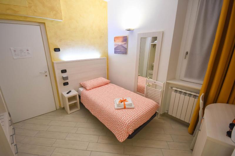 BelSorrisoVarese - Dormire Felice Rooms&Apartments - Oda