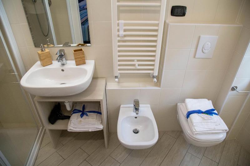 BelSorrisoVarese - Dormire Felice Rooms&Apartments - Oda