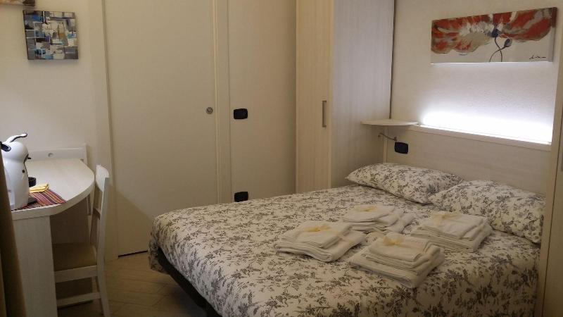 BelSorrisoVarese - Dormire Felice Rooms&Apartments - Oda
