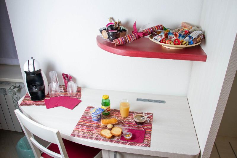 BelSorrisoVarese - Dormire Felice Rooms&Apartments - Restoran