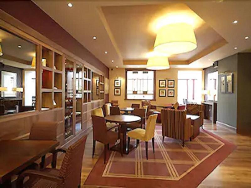 Metropole Hotel - Lobi