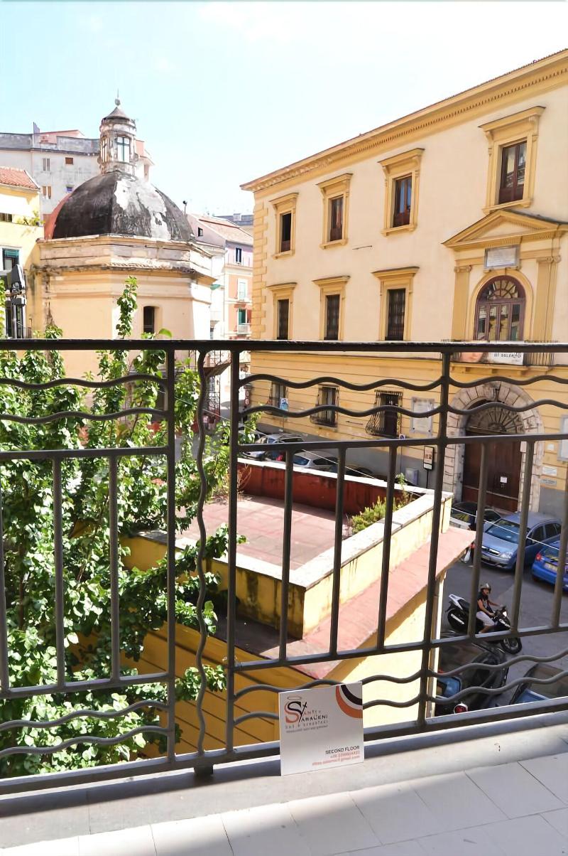 Santi E Saraceni - Oda