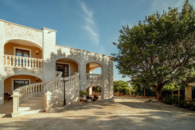 Holiday Gli Archi - Genel