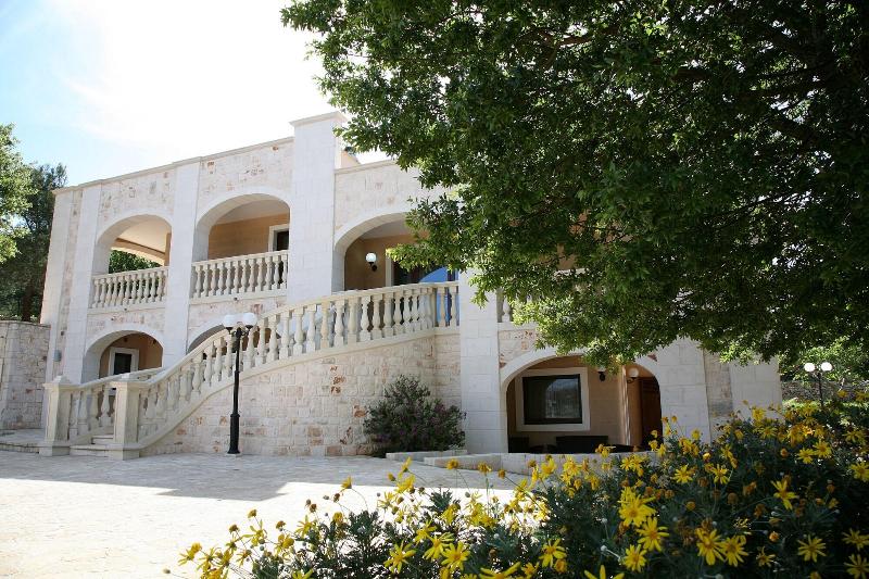 Holiday Gli Archi - Genel