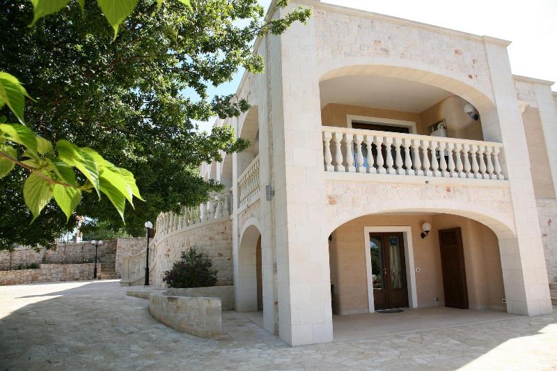 Holiday Gli Archi - Genel