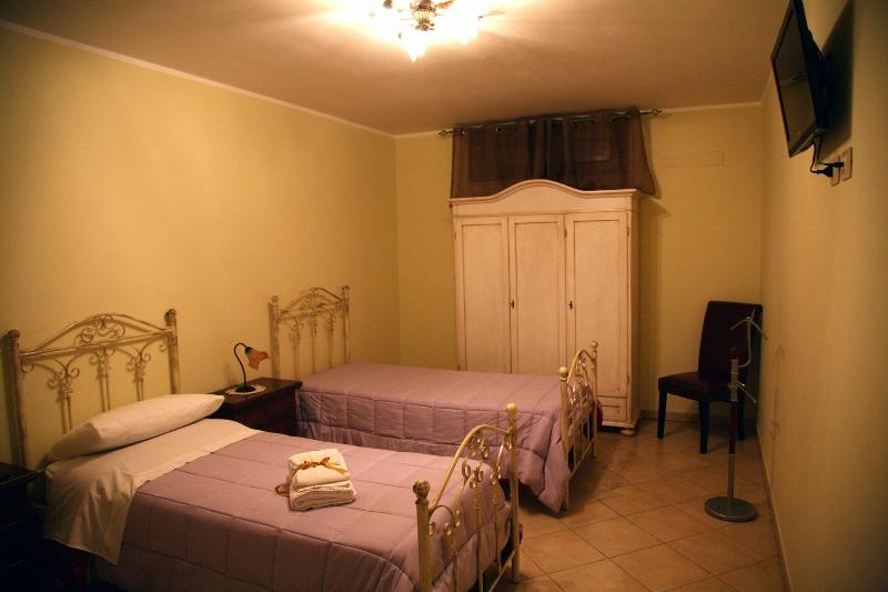 Holiday Gli Archi - Oda