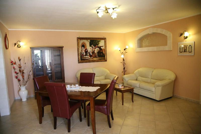 Holiday Gli Archi - Oda