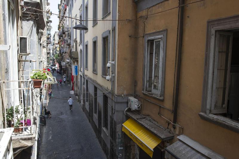 Napoli Napoli - Genel