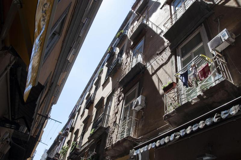 Napoli Napoli - Genel