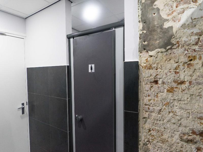 The Golden Stork - Hostel - Genel