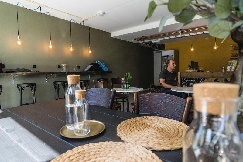 The Golden Stork - Hostel - Restoran