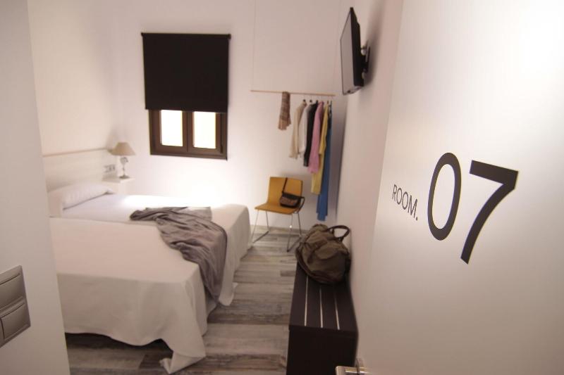 The 8 Rooms House - Genel
