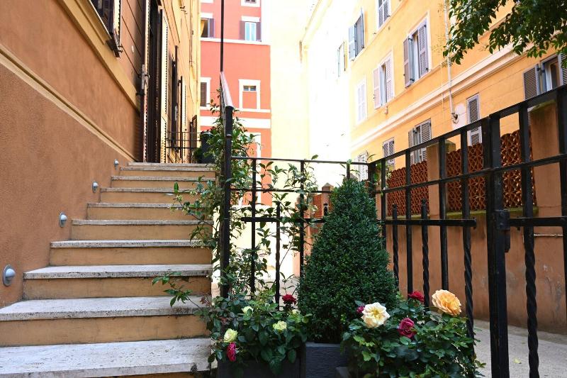 Charming Roma - Genel
