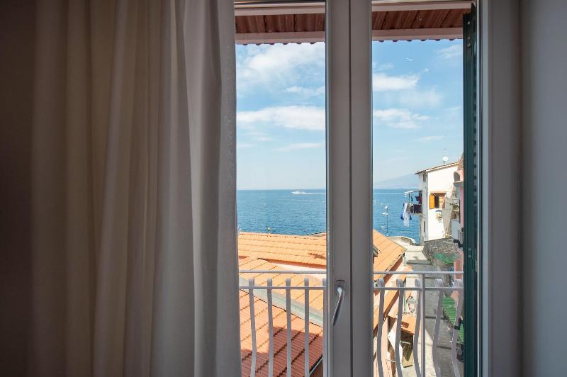 Caruso Sea View - Genel
