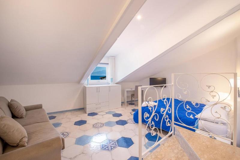 Caruso Sea View - Genel