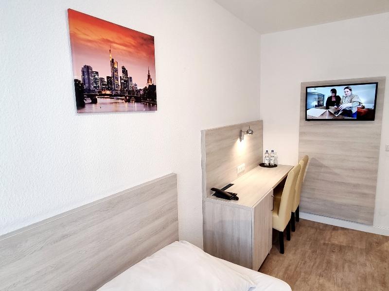 Adler Hotel Frankfurt - Oda