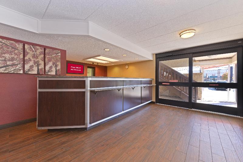 Red Roof PLUS+ Secaucus - Meadowlands - NYC - Lobi