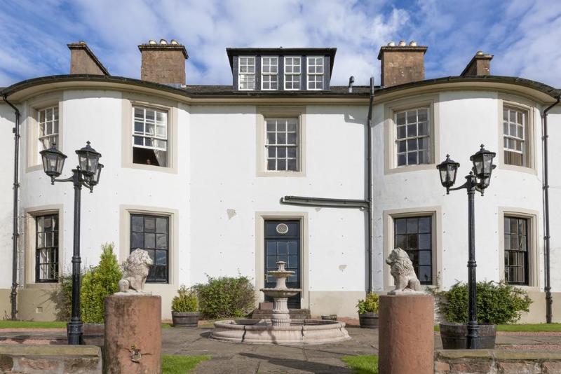 Hetland Hall - Genel