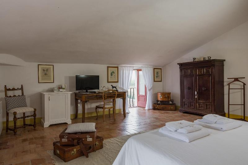 Castello Di Serragiumenta - Oda