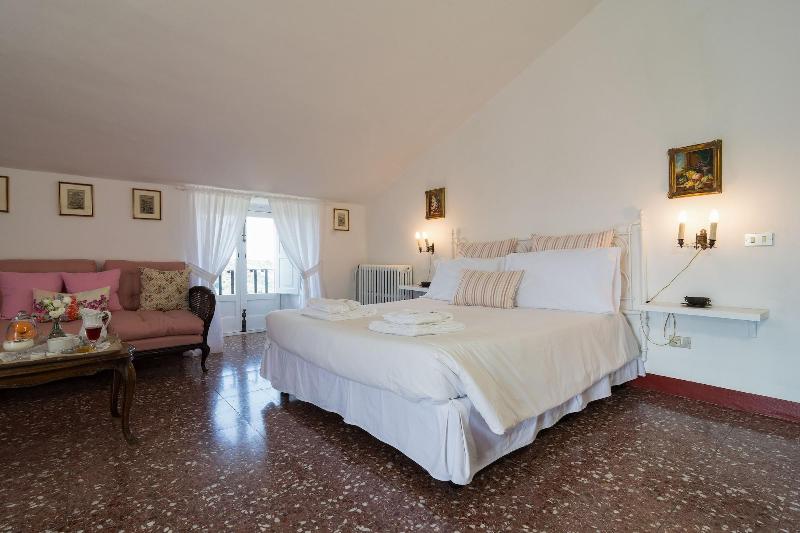 Castello Di Serragiumenta - Oda