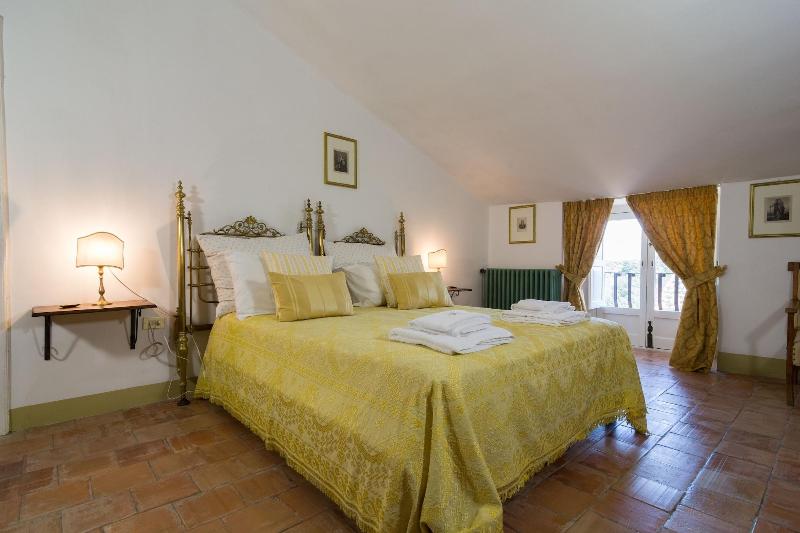 Castello Di Serragiumenta - Oda