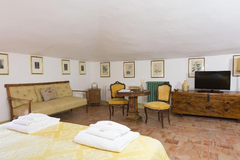 Castello Di Serragiumenta - Oda