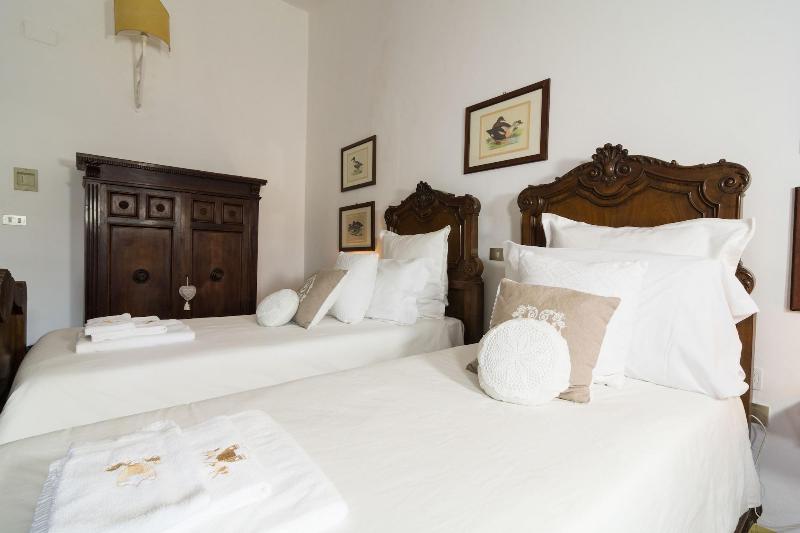 Castello Di Serragiumenta - Oda