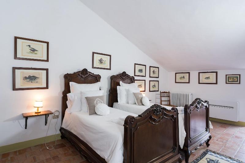 Castello Di Serragiumenta - Oda