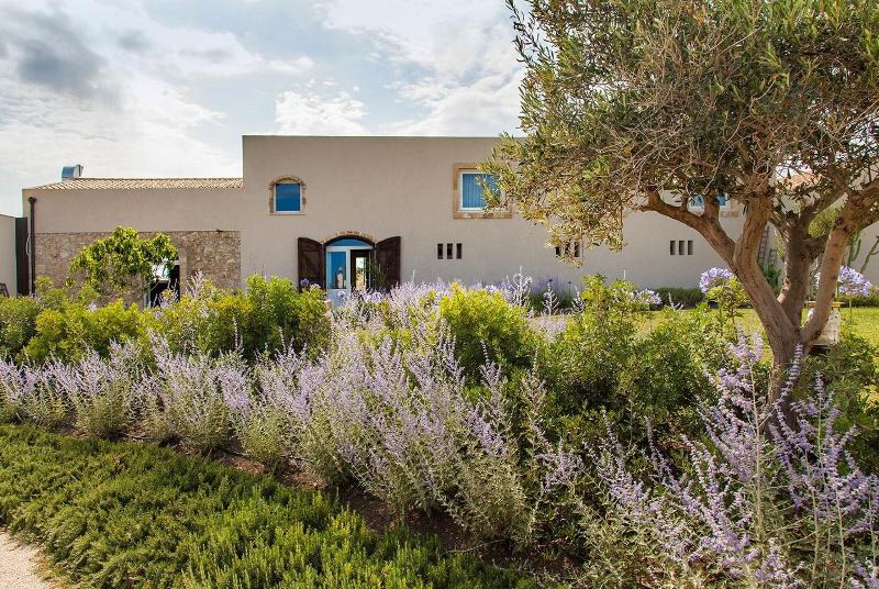 Scilla Maris Charming Suites-Restaurant - Lobi