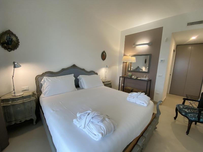 Scilla Maris Charming Suites-Restaurant - Oda