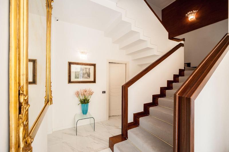 Dream House - Lobi
