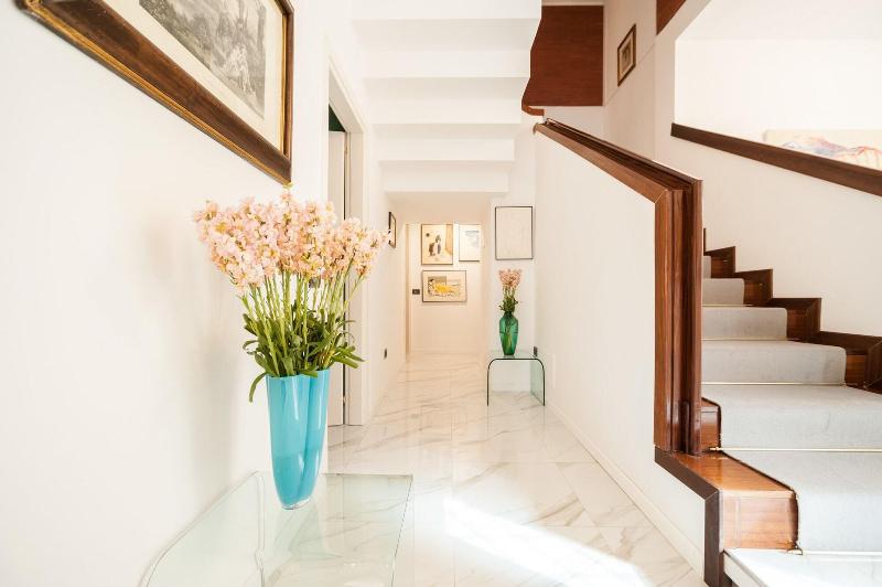 Dream House - Lobi